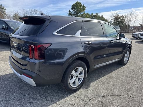 Certified 2025 Kia Sorento LX image 7