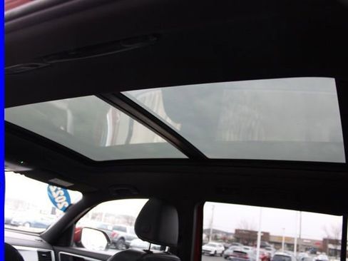 Used 2022 Volkswagen Atlas Cross Sport SEL R-Line image 29