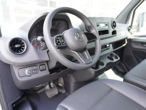 Used 2024 Mercedes-Benz Sprinter 4500 image 17