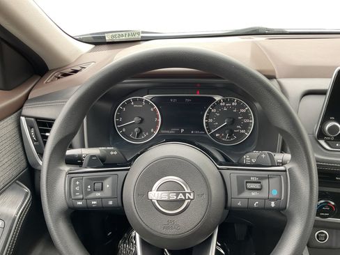 Used 2023 Nissan Rogue SV FWD image 12