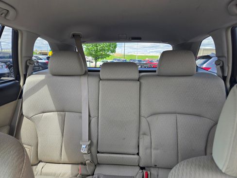 Used 2011 Subaru Outback 2.5i Premium w/ All-Weather Pkg AWD/4WD image 9