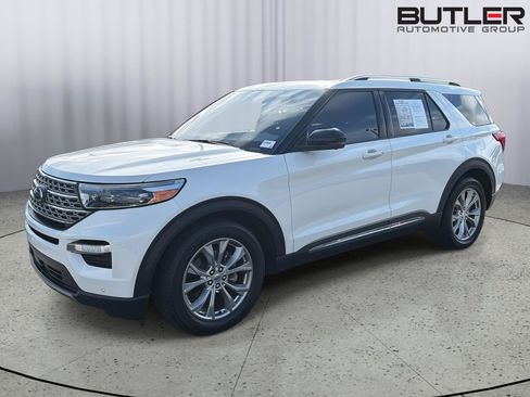 Used 2021 Ford Explorer Limited w/ Equipment Group 301A RWD image 2