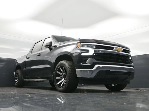 Used 2023 Chevrolet Silverado 1500 LT AWD/4WD image 39