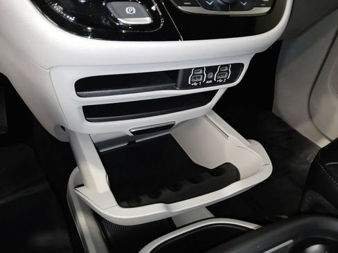 Used 2024 Chrysler Pacifica Touring-L FWD image 20
