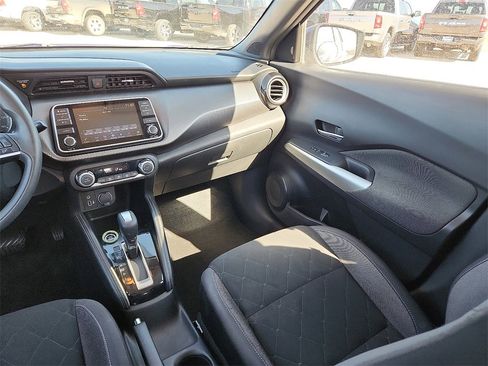 Used 2019 Nissan Kicks SV image 11