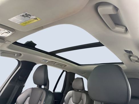 Used 2020 Volvo XC90 T6 Momentum w/ Protection Package image 32