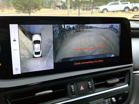 Used 2024 Lexus ES 350 Ultra Luxury w/ Accessory Package (Z2) image 16