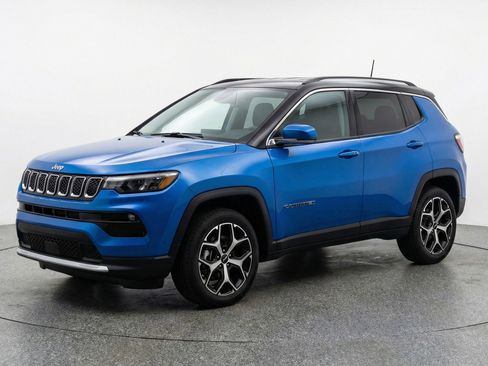 Used 2025 Jeep Compass Limited image 3