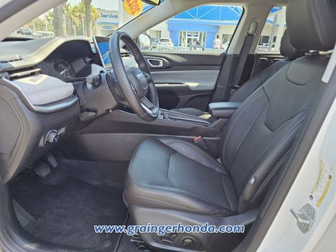 Used 2022 Jeep Compass Latitude w/ Sun and Sound Group image 10