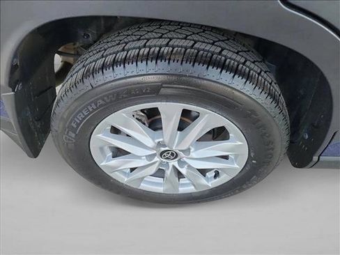 Used 2022 Toyota Corolla Cross LE AWD/4WD image 21