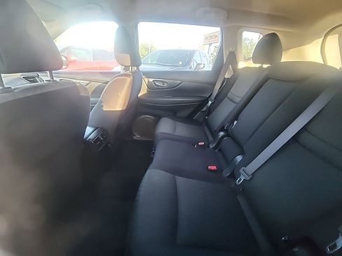 Used 2017 Nissan Rogue S w/ S Appearance Package FWD image 4