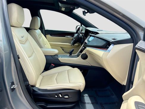 Used 2018 Cadillac XT5 Luxury w/ Driver Awareness Package image 31