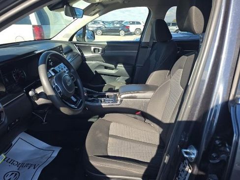 Used 2022 Kia Sorento LX image 4