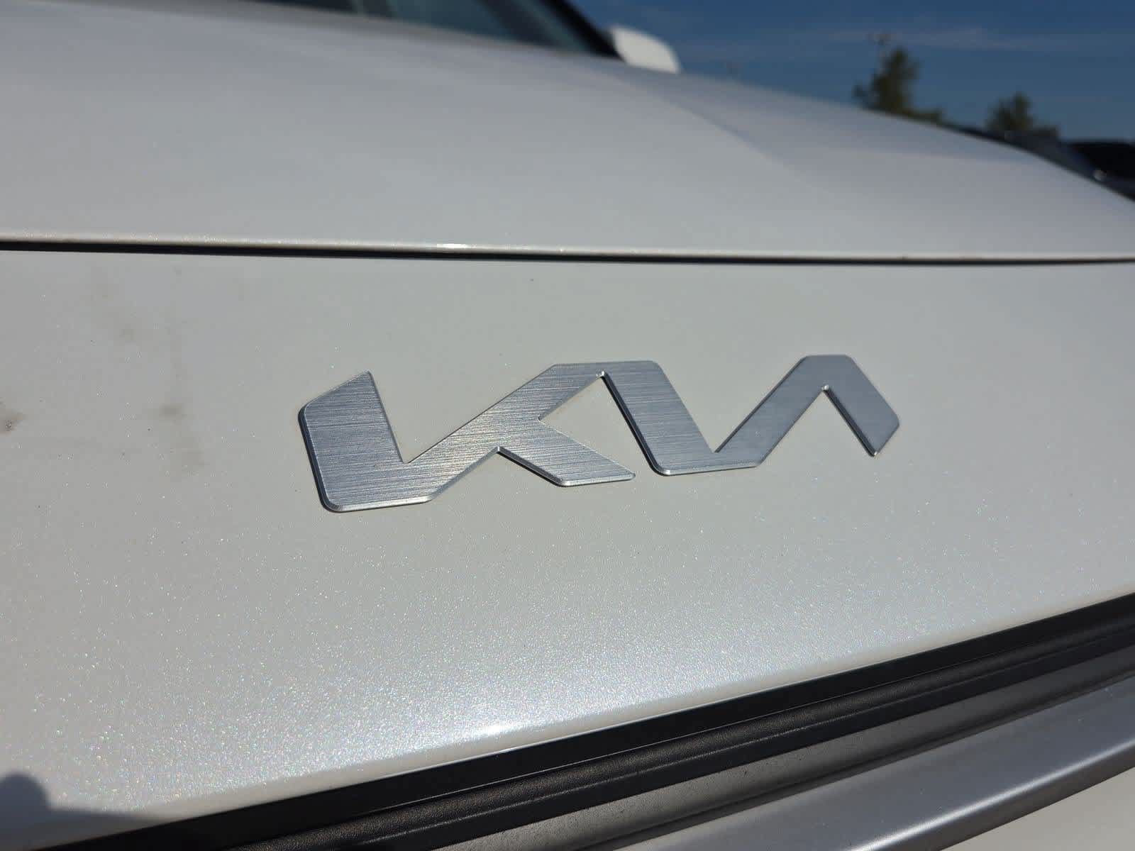 Certified 2023 Kia Niro EX FWD image 11