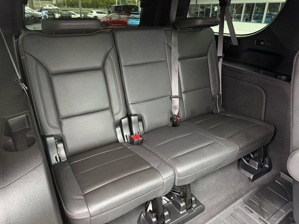 Used 2024 Chevrolet Suburban High Country AWD/4WD image 18