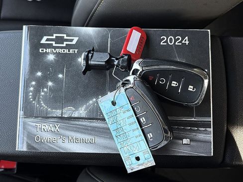 Used 2024 Chevrolet Trax ACTIV w/ Driver Confidence Package image 26