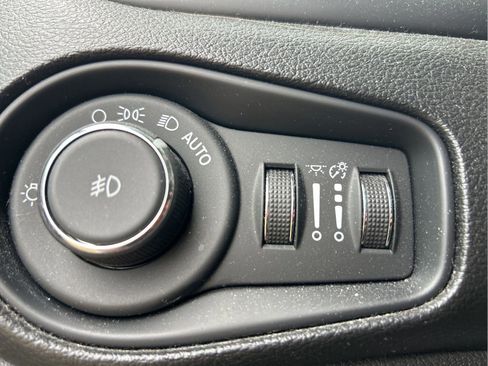 Certified 2018 Jeep Renegade Latitude image 15