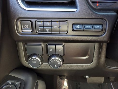 Certified 2024 Chevrolet Suburban Premier image 24