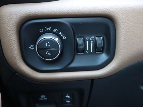 Used 2019 RAM 1500 Big Horn AWD/4WD image 16
