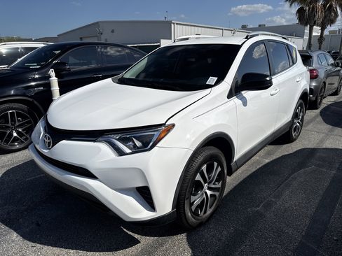 Used 2016 Toyota RAV4 LE image 2