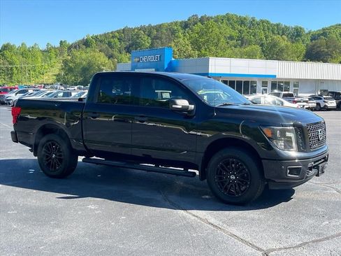 Used 2018 Nissan Titan SL w/ Midnight Edition AWD/4WD image 6