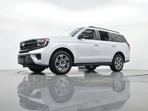Certified 2025 Ford Expedition Active AWD/4WD image 40