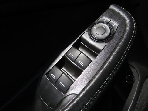 Used 2022 Buick Encore GX Select w/ Sport Touring Package FWD image 22