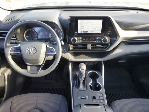 Used 2023 Toyota Highlander LE image 15