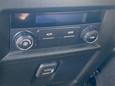 Used 2022 Chevrolet Traverse LT image 20