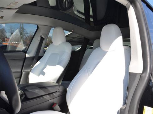 Used 2023 Tesla Model Y Long Range image 9