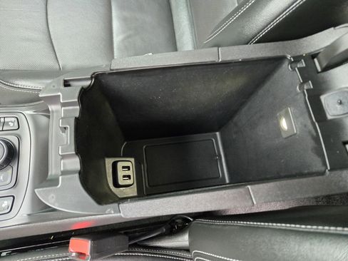 Used 2024 GMC Terrain SLT image 49