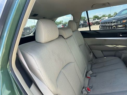 Used 2010 Subaru Outback 2.5i Premium AWD/4WD image 29