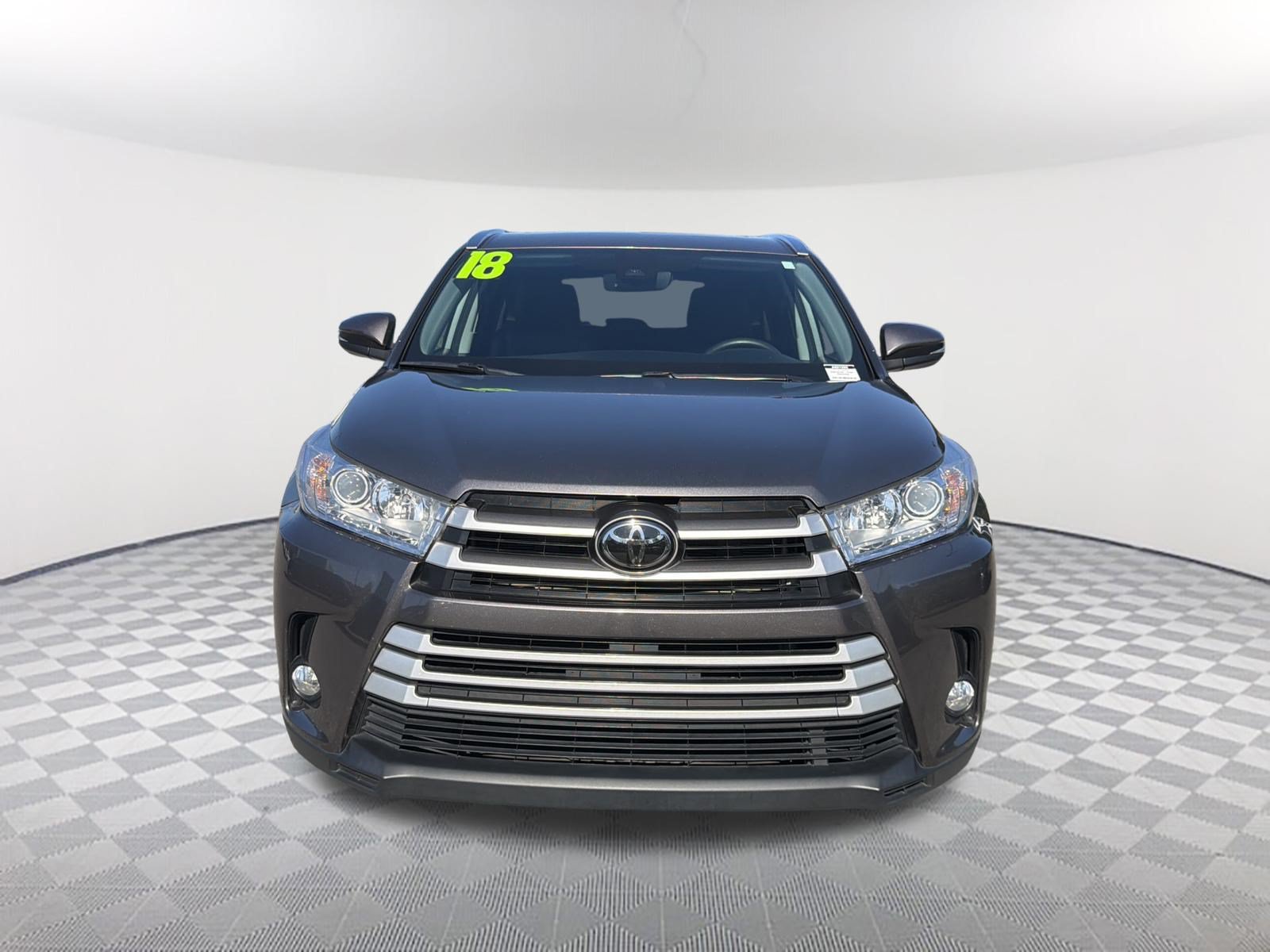 Used 2018 Toyota Highlander XLE FWD image 2