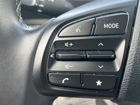 Used 2025 Hyundai Venue SEL FWD image 15
