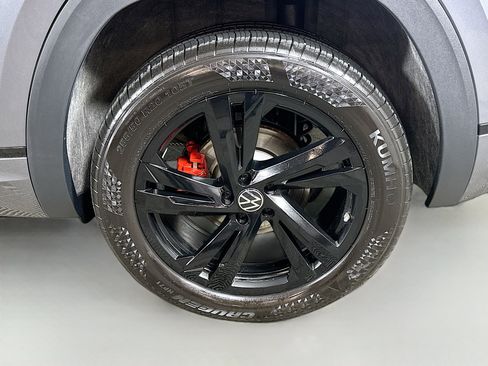 Used 2025 Volkswagen Atlas Cross Sport SEL R-Line image 31