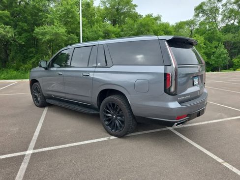 Used 2022 Cadillac Escalade ESV Premium Luxury AWD/4WD image 4