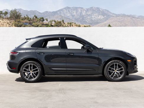 Certified 2025 Porsche Macan AWD/4WD image 8