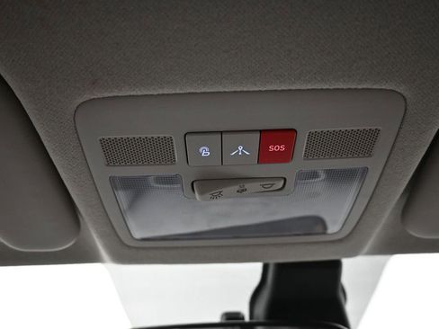 Certified 2023 Hyundai Venue Limited FWD image 17