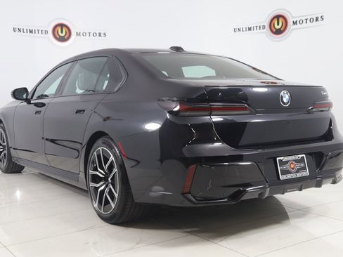 Used 2023 BMW 740i w/ Parking Assistance Package image 4