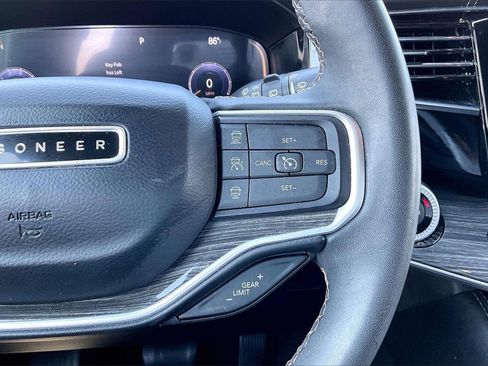 Used 2022 Jeep Wagoneer Series II image 11