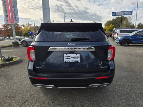 Used 2023 Ford Explorer XLT w/ Equipment Group 202A image 6