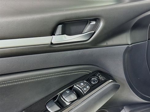 Used 2020 Nissan Altima 2.5 SV image 18