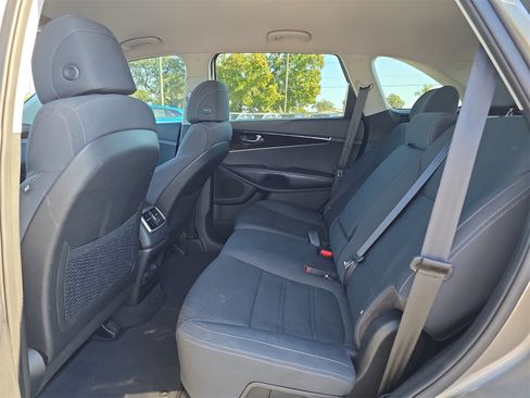 Used 2017 Kia Sorento LX image 13