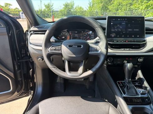 Used 2024 Jeep Compass Latitude AWD/4WD image 16