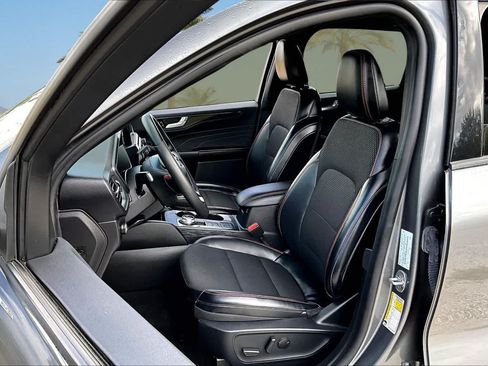 Used 2025 Ford Escape ST-Line FWD image 10