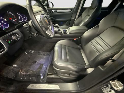 Used 2022 Porsche Cayenne Platinum Edition image 9