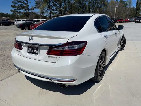 Used 2017 Honda Accord Sport image 8