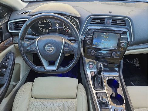 Used 2016 Nissan Maxima Platinum w/ Interior Lighting Package image 17