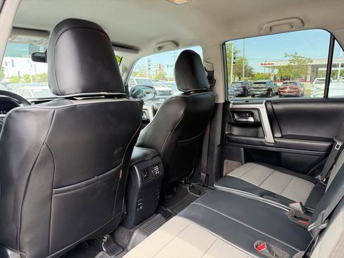Used 2018 Toyota 4Runner SR5 AWD/4WD image 14