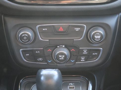 Used 2020 Jeep Compass Limited image 21